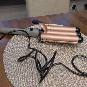 Elegant Rose Gold Triple Barrel Hair Waver
